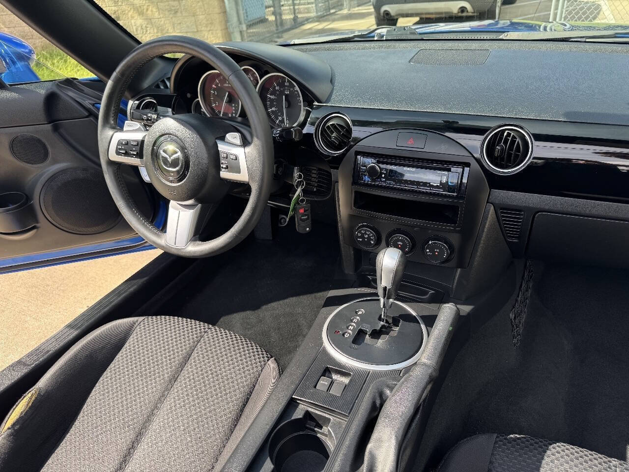 Used 2006 MAZDA MX-5 Miata Sport w/ Appearance Pkg RWD image 21