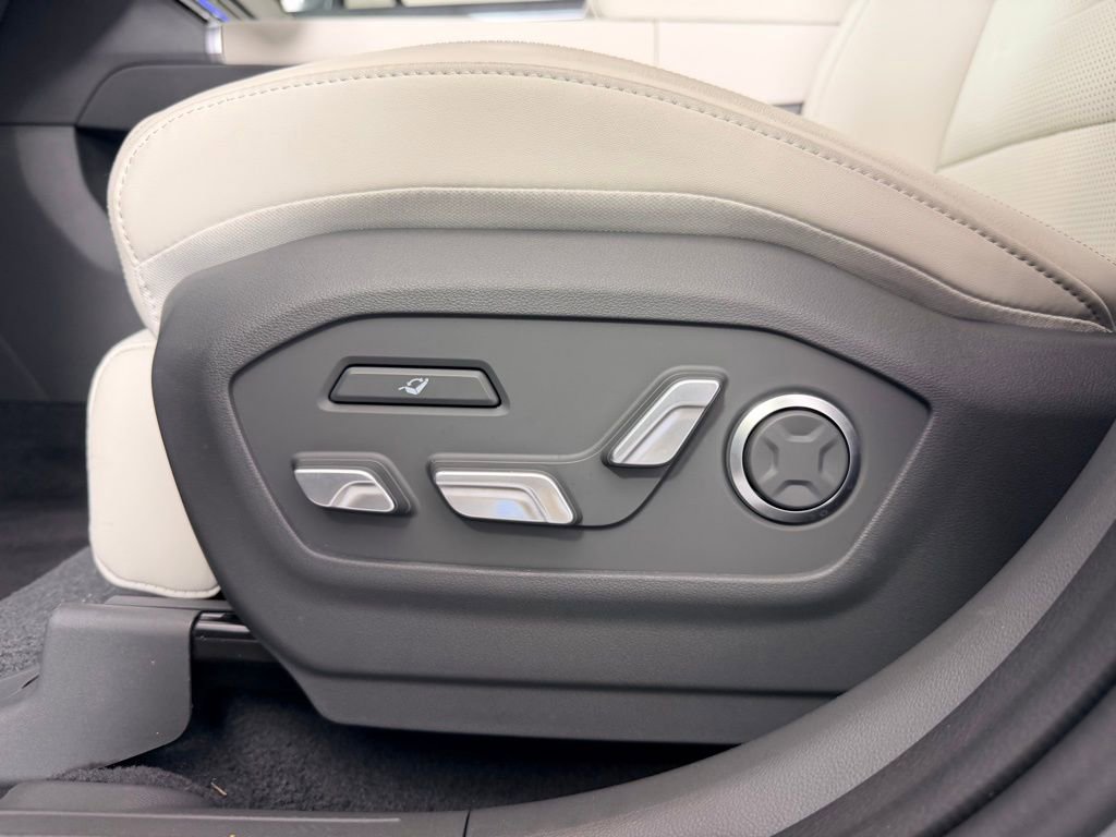 Used 2025 Hyundai Santa Fe Calligraphy AWD/4WD image 23