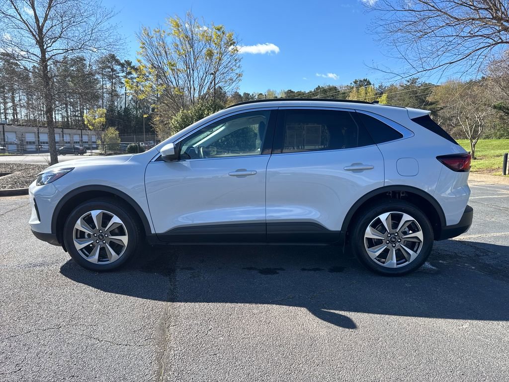 Used 2025 Ford Escape Platinum w/ Premium Technology Package image 10