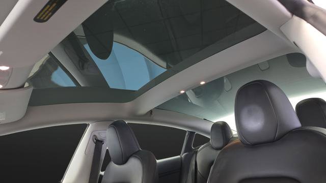 Used 2023 Tesla Model 3 Standard Range image 13