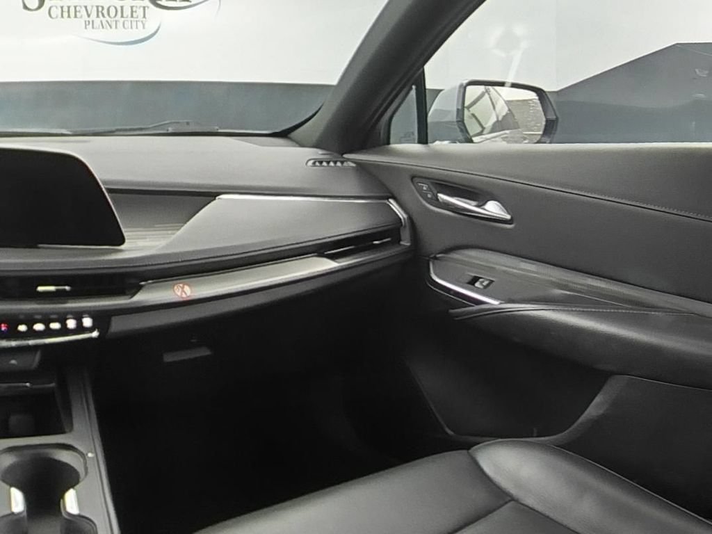 Used 2025 Cadillac XT4 Premium Luxury FWD image 18