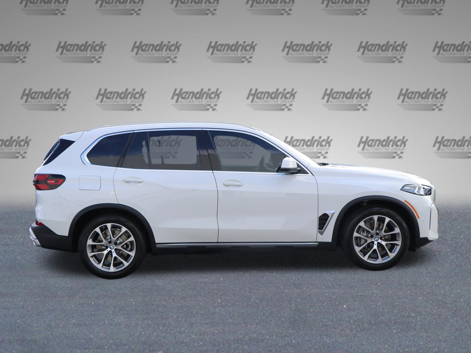 Used 2026 BMW X5 xDrive50e w/ Parking Assistance Package image 9