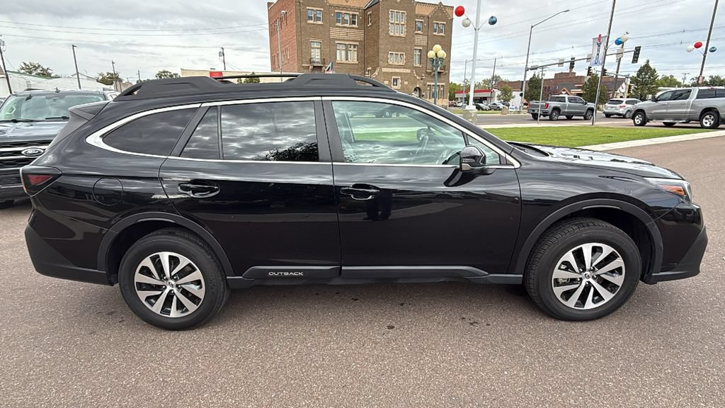 Used 2022 Subaru Outback Premium AWD/4WD image 4