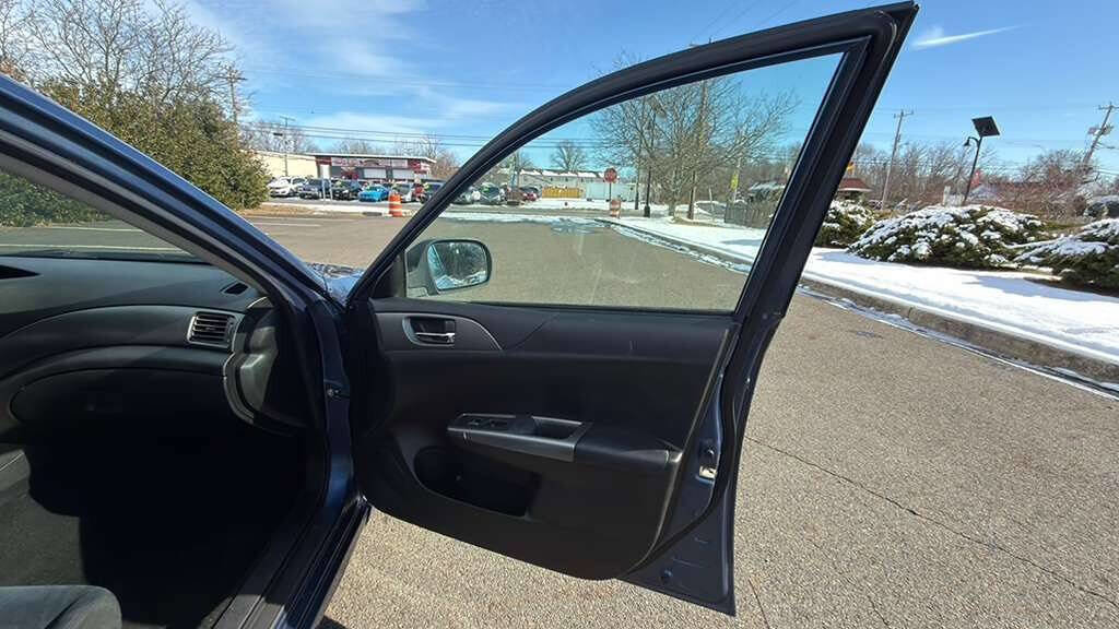 Used 2011 Subaru Impreza 2.5i image 26