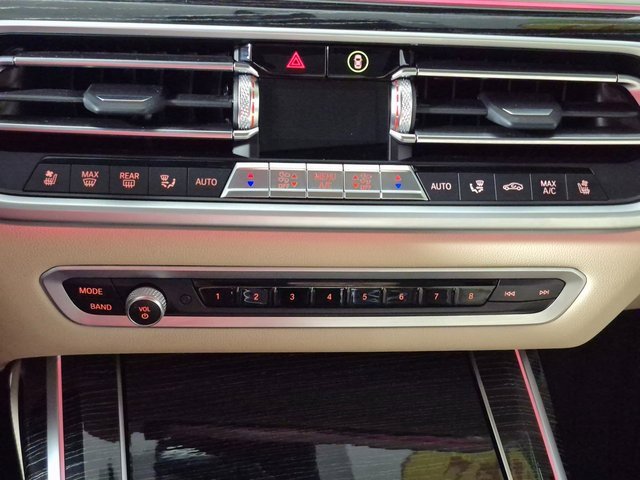 Used 2022 BMW X7 M50i image 18