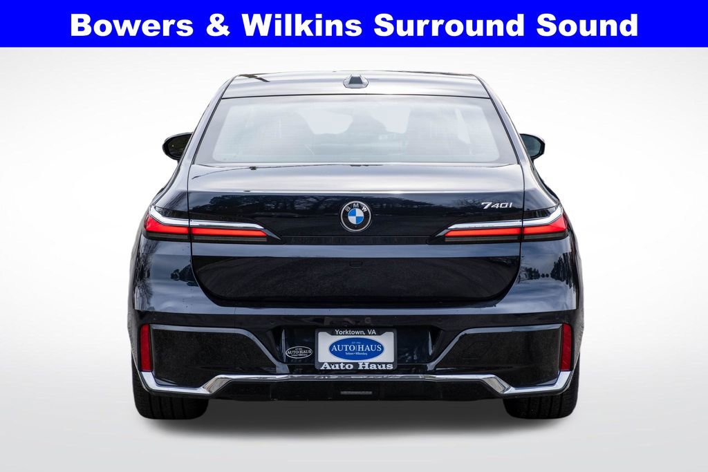 Used 2023 BMW 740i w/ Parking Assistance Package image 7