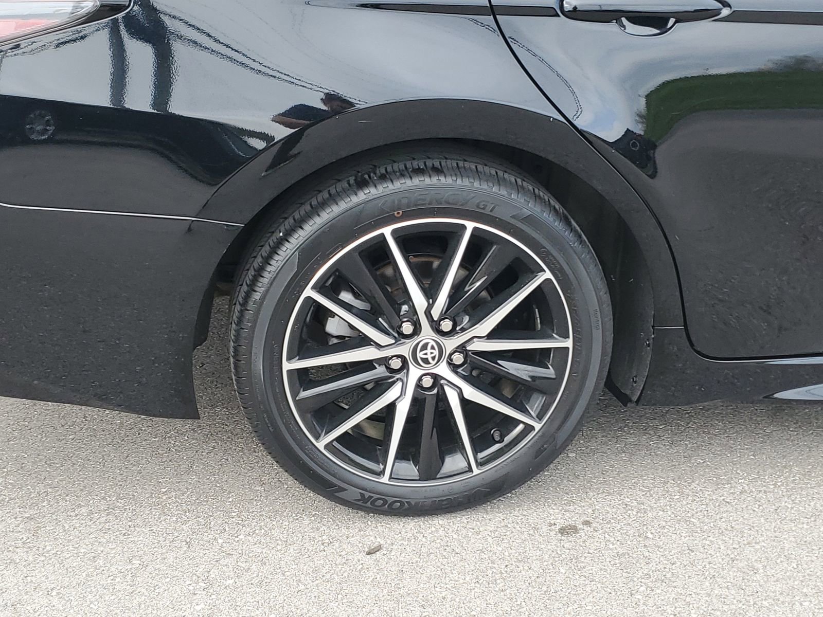 Used 2023 Toyota Camry SE w/ Cold Weather Package image 5