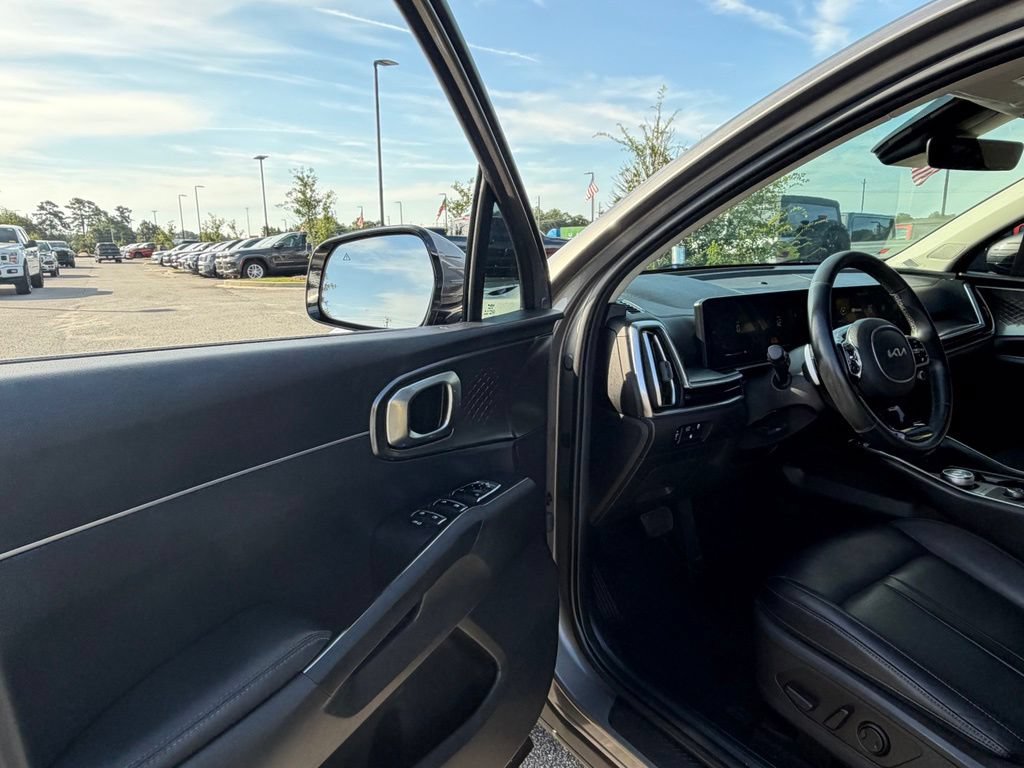 Used 2025 Kia Sorento EX AWD/4WD image 40