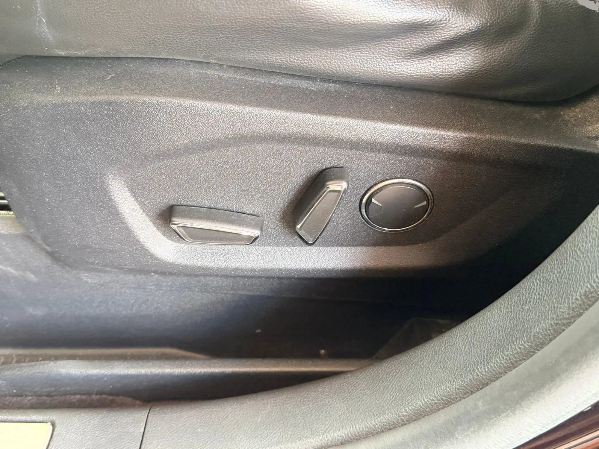 Used 2016 Ford Edge Titanium FWD image 26