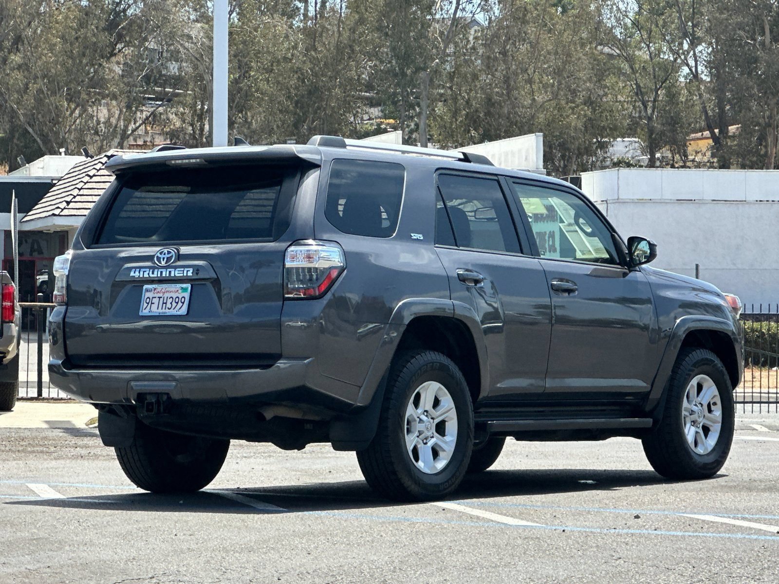 Used 2021 Toyota 4Runner SR5 AWD/4WD image 5