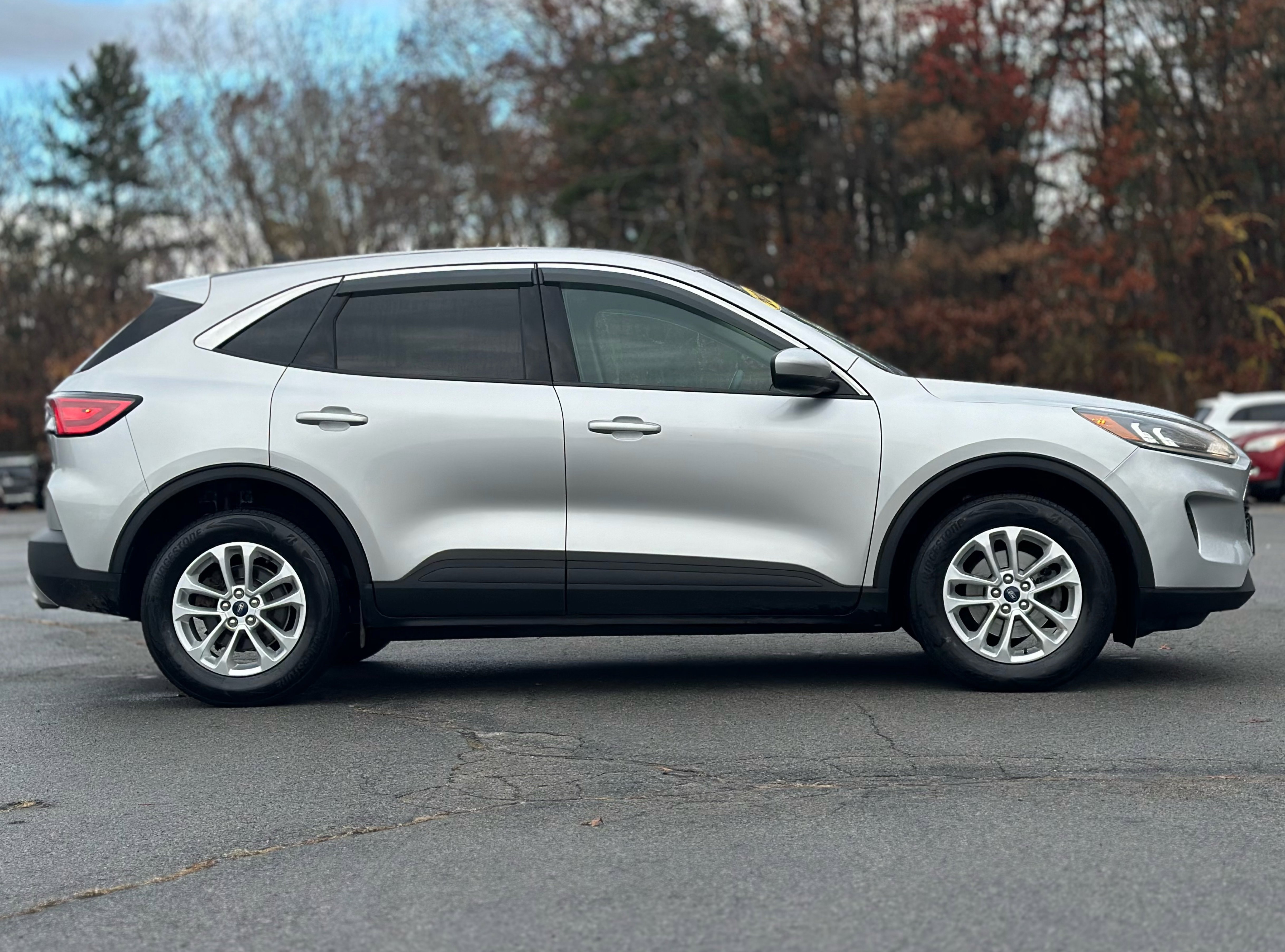 Used 2020 Ford Escape SE image 11