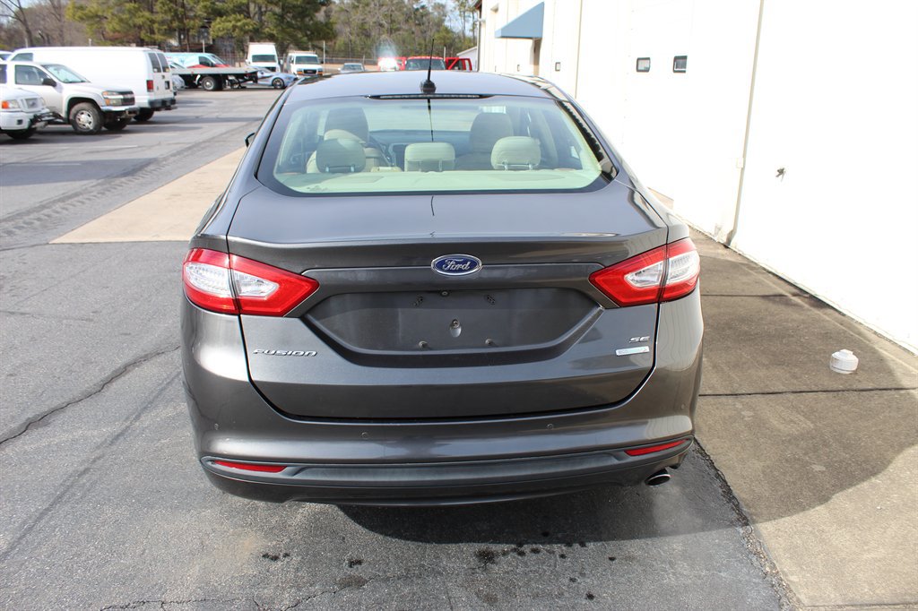 Used 2016 Ford Fusion SE w/ Equipment Group 202A FWD image 14