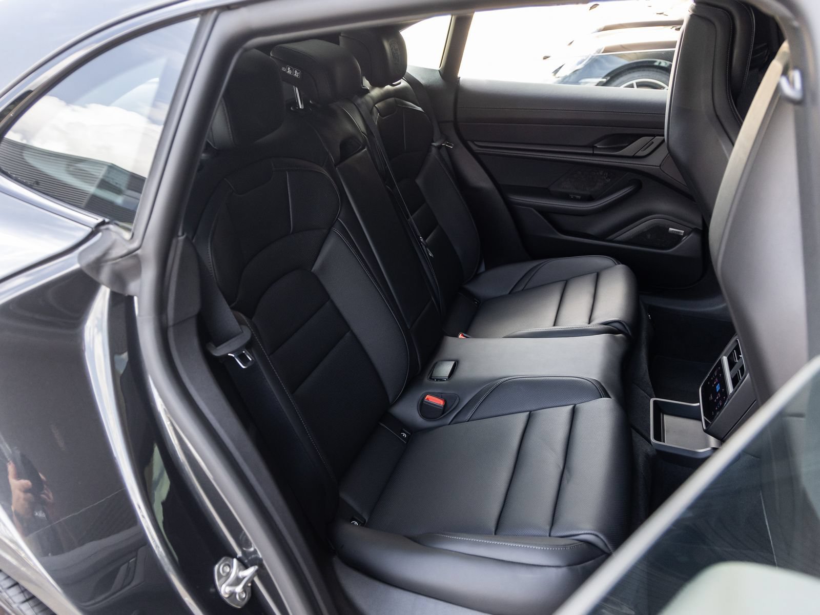 New 2026 Porsche Taycan 4S AWD/4WD image 41