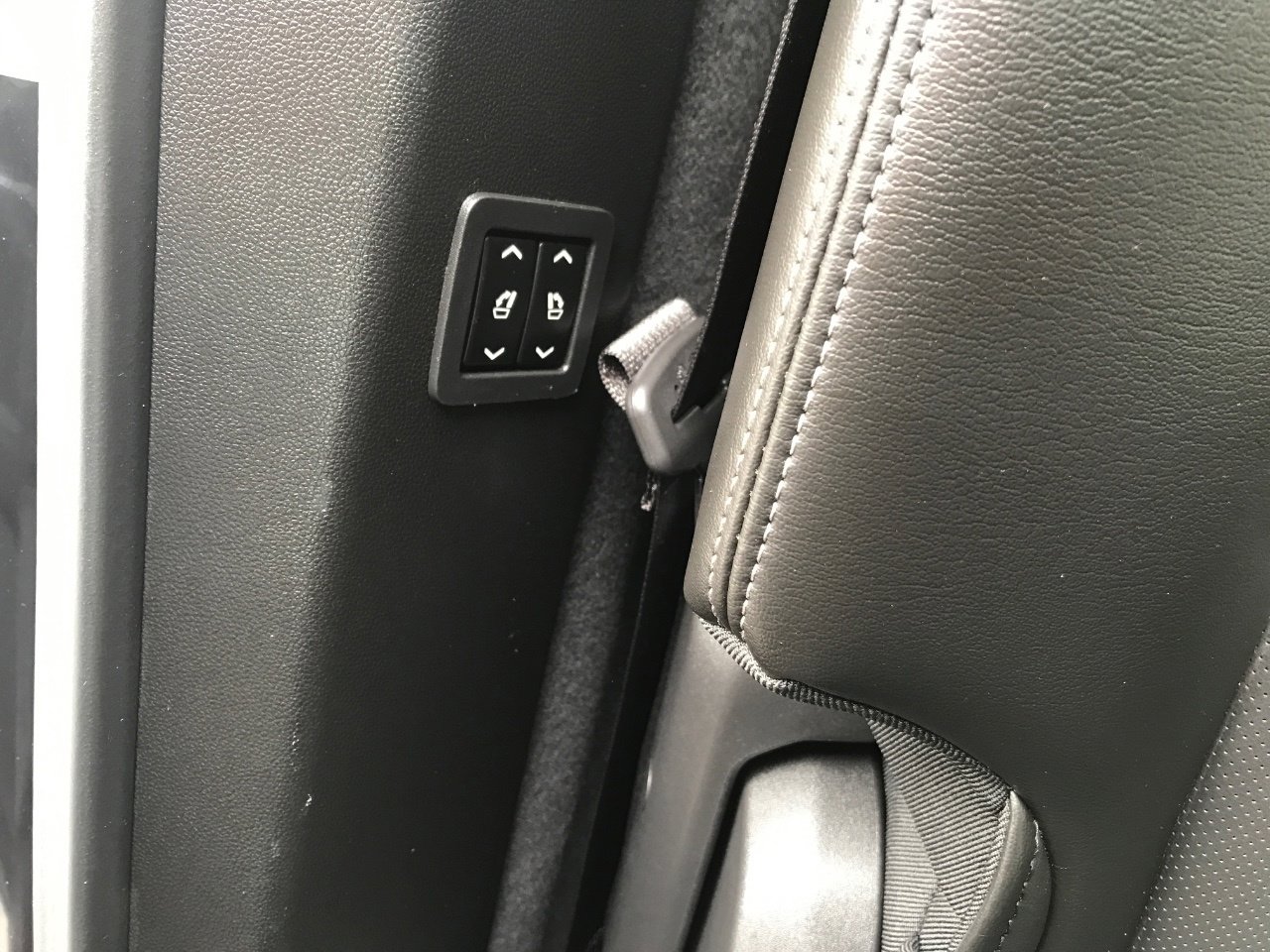 Certified 2025 Cadillac XT6 Premium Luxury image 25