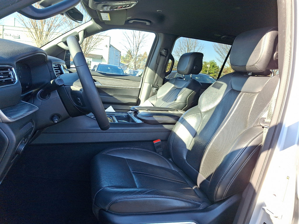 Used 2024 Jeep Wagoneer Series III image 24