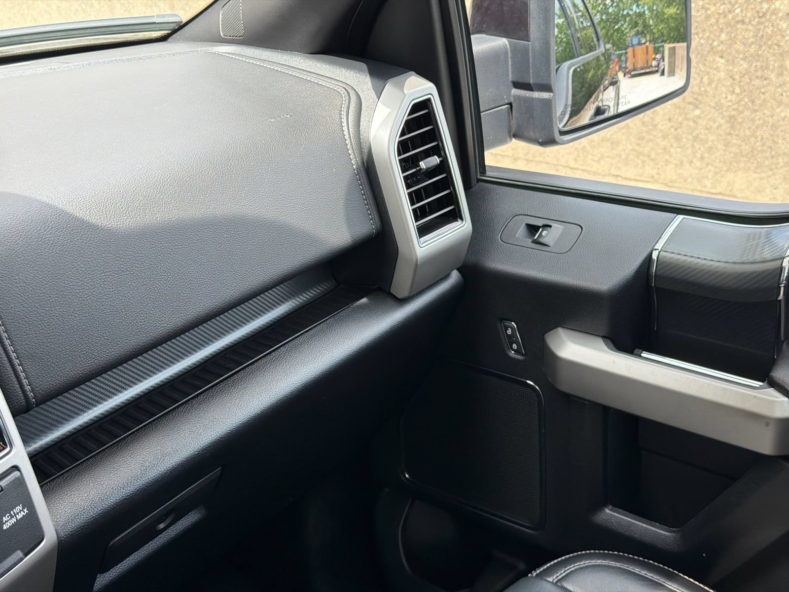 Used 2019 Ford F150 Lariat w/ Equipment Group 502A Luxury AWD/4WD image 31