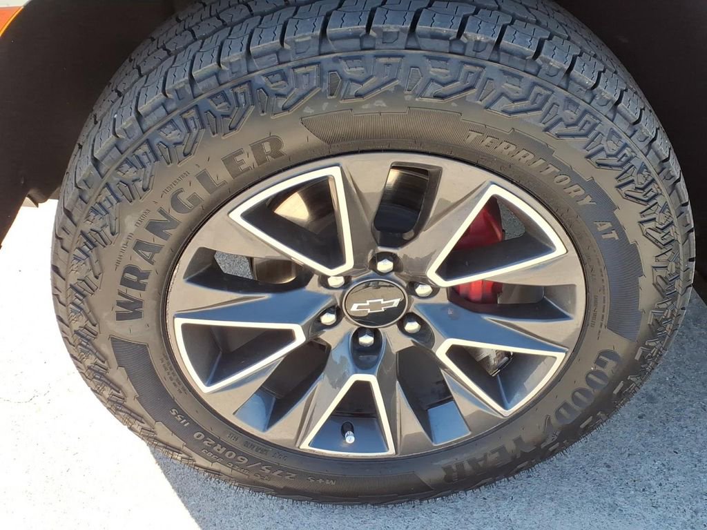 Certified 2023 Chevrolet Tahoe Z71 w/ Luxury Package image 9