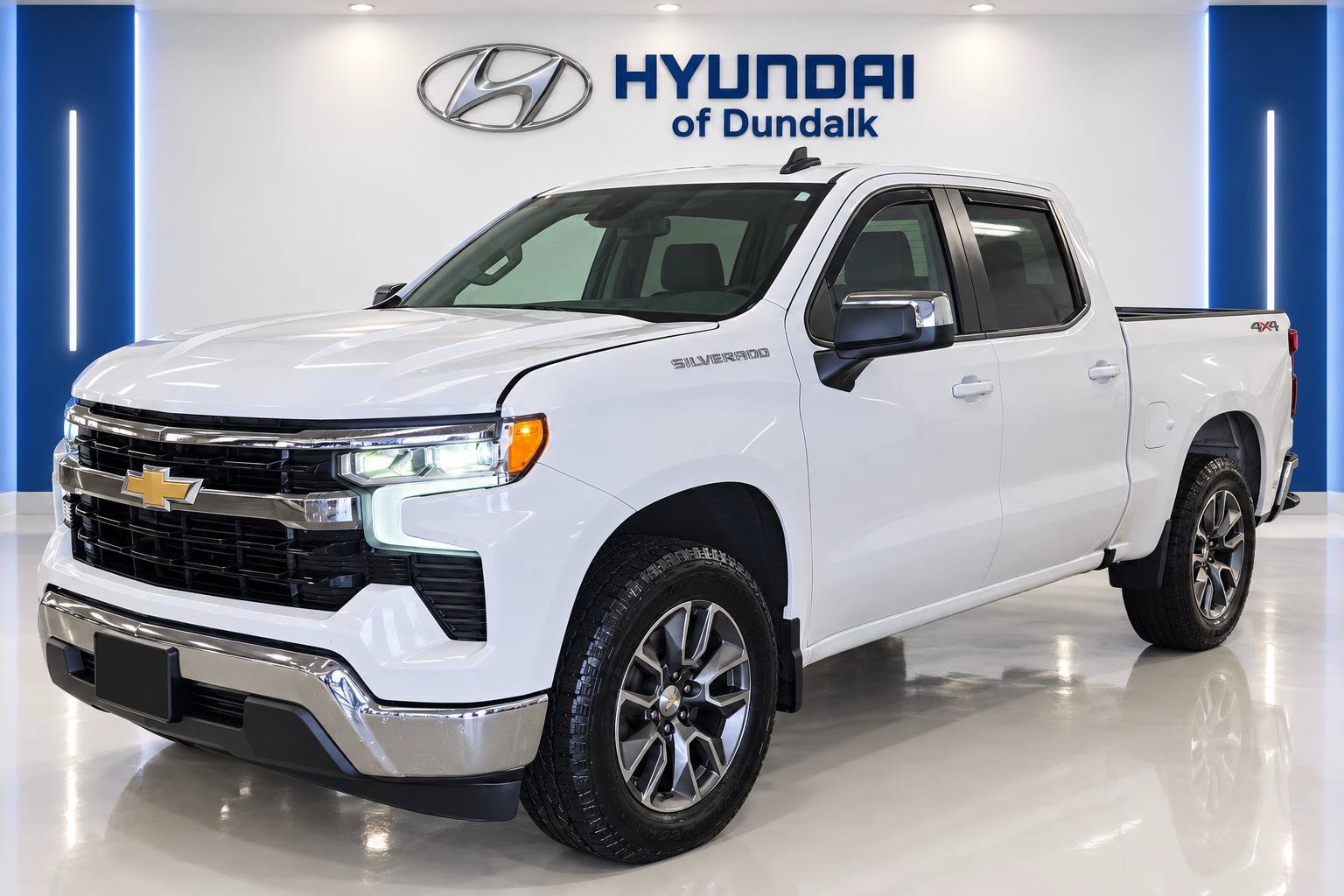 Used 2022 Chevrolet Silverado 1500 LT AWD/4WD image 1