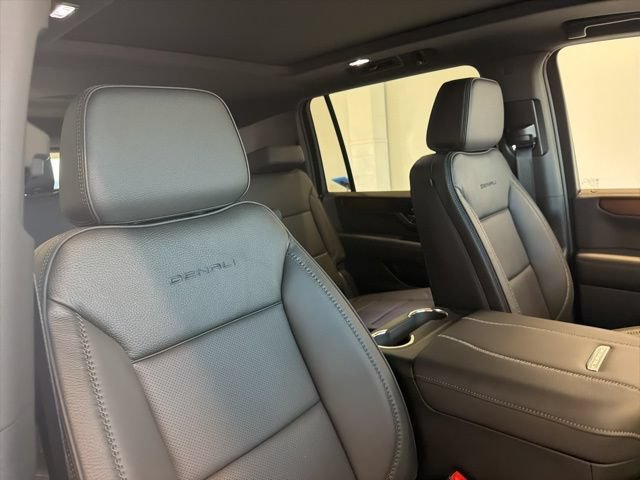 Used 2026 GMC Yukon XL Denali w/ Sun & Power Step Package AWD/4WD image 45