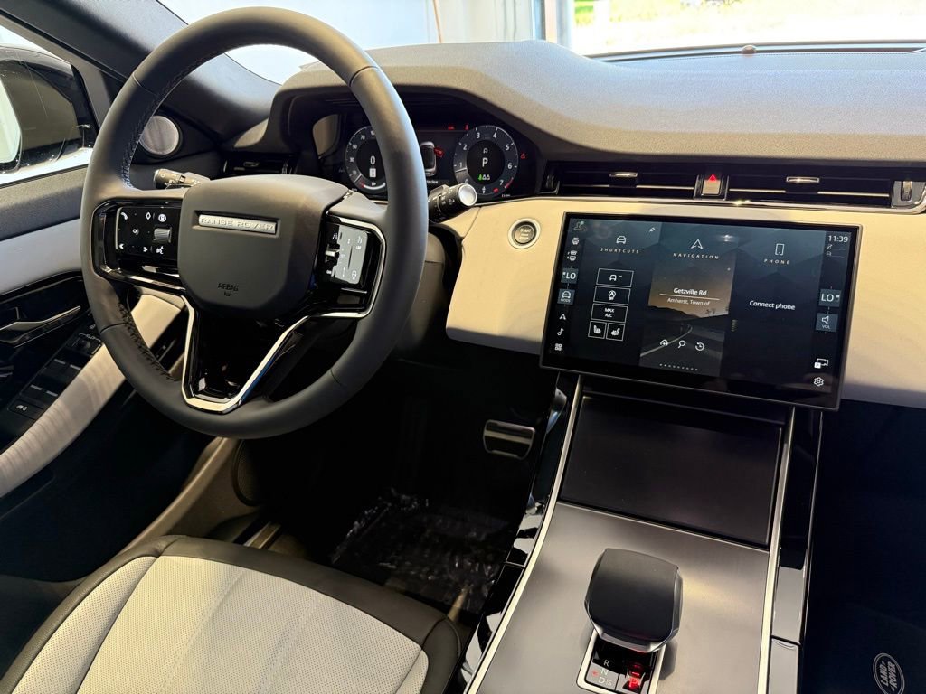 New 2026 Land Rover Range Rover Evoque Dynamic SE image 17