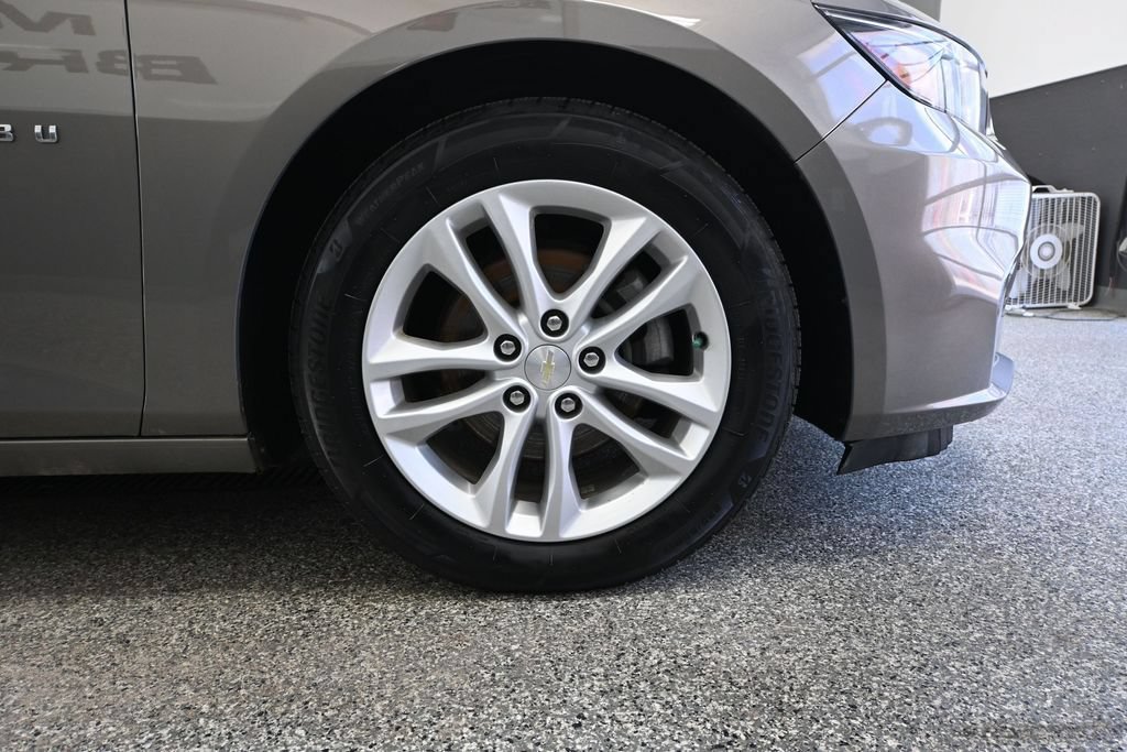 Used 2017 Chevrolet Malibu LT FWD image 15
