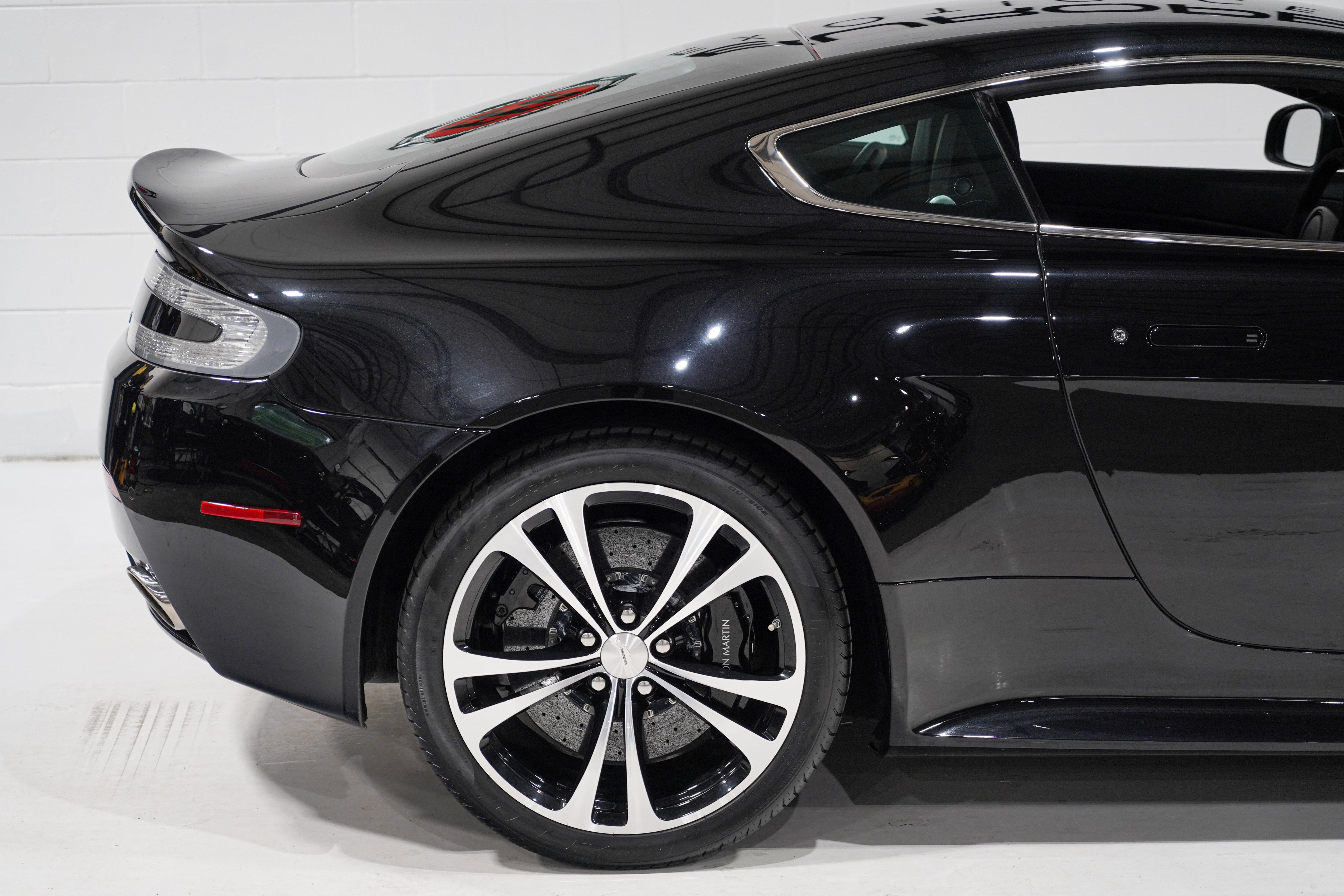 Used 2011 Aston Martin V12 Vantage Carbon Black RWD image 23