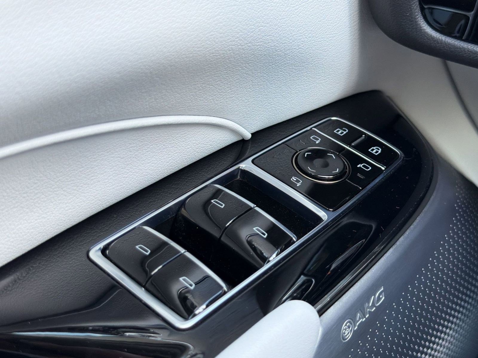 Certified 2023 Cadillac Lyriq 2WD image 11