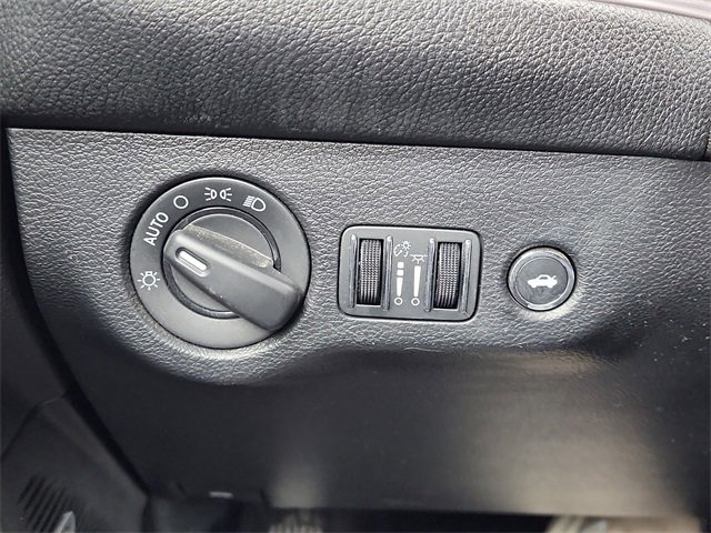 Used 2023 Dodge Challenger SXT image 29