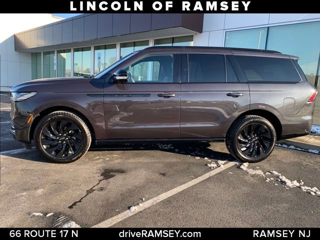Used 2025 Lincoln Navigator Reserve w/ Jet Appearance Package image 2