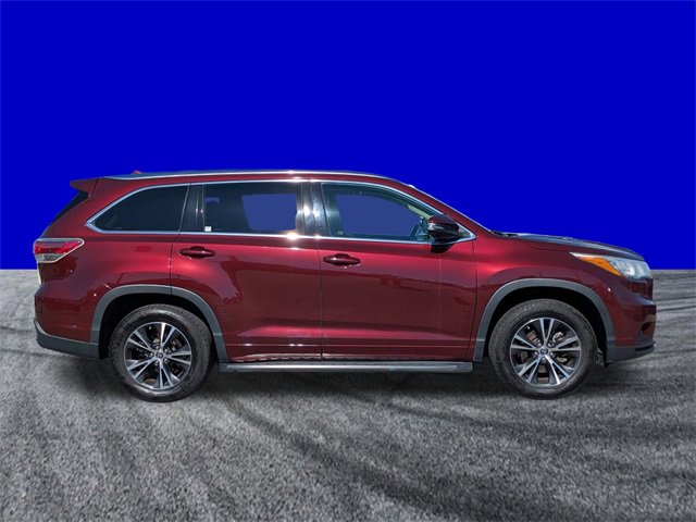 Used 2016 Toyota Highlander XLE image 3
