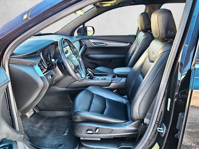 Used 2024 Cadillac XT6 Luxury w/ LPO, Floor Liner Package FWD image 16