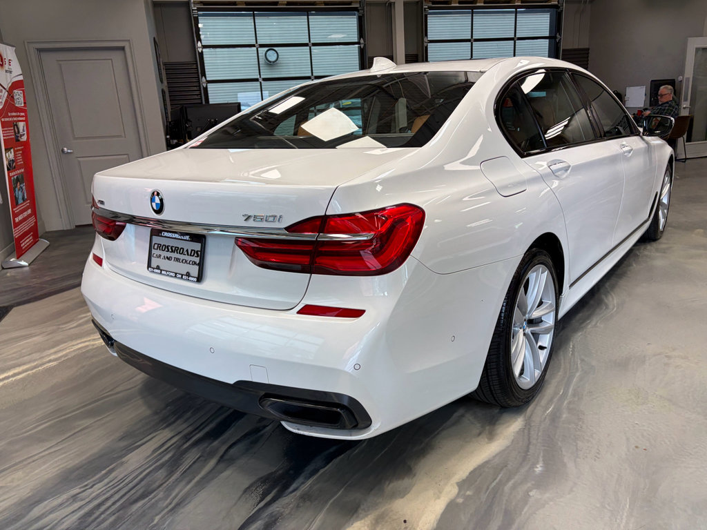 Used 2017 BMW 750i xDrive AWD/4WD image 33