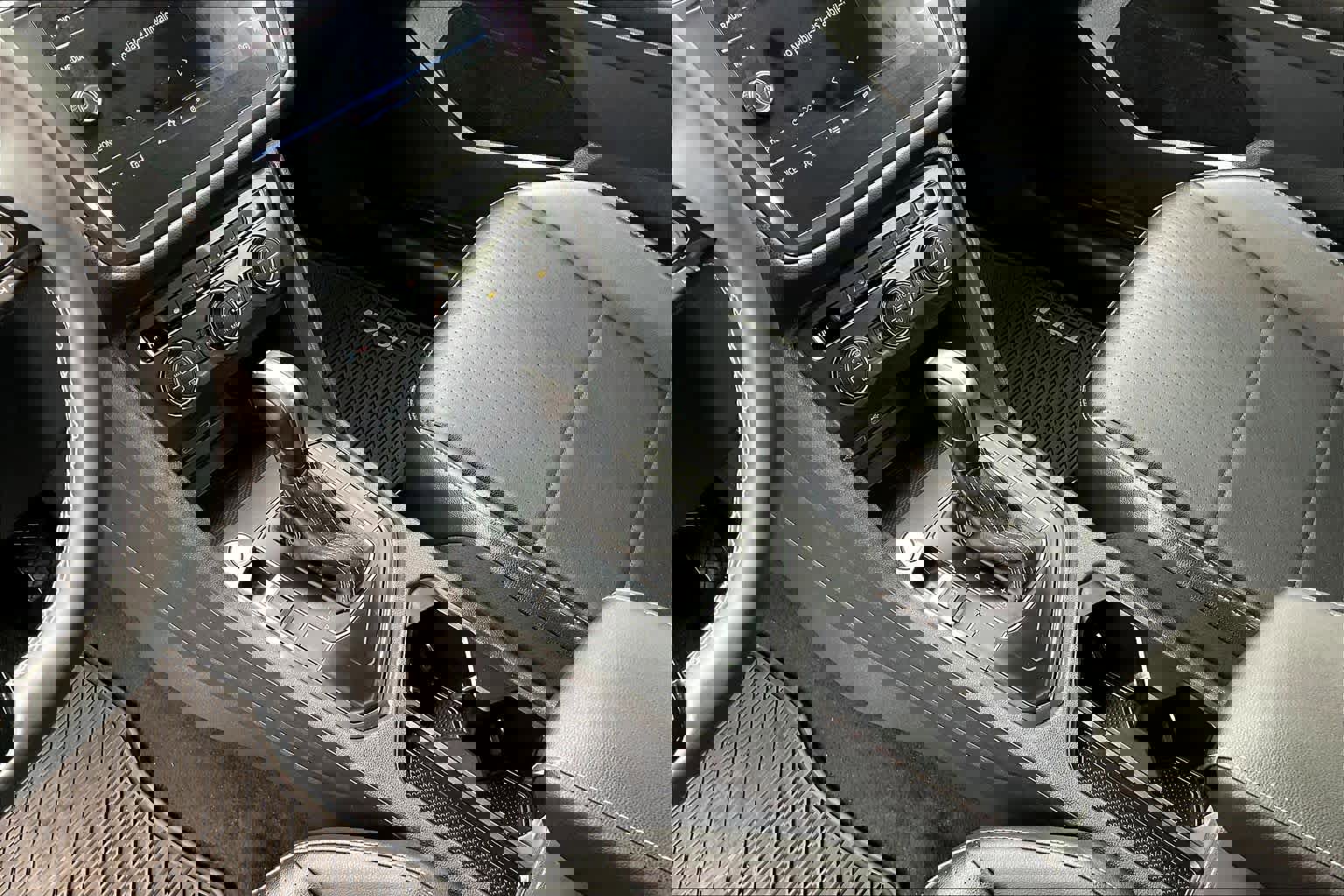 Used 2021 Volkswagen Tiguan SE image 15