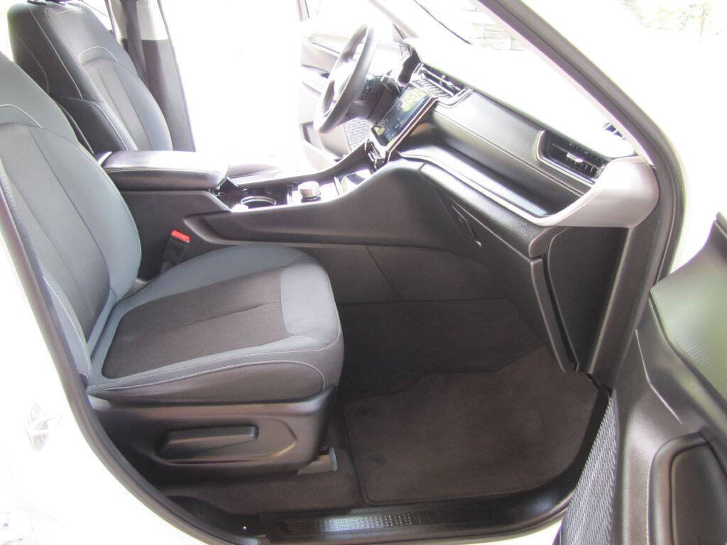 Used 2023 Jeep Grand Cherokee L Laredo RWD image 21