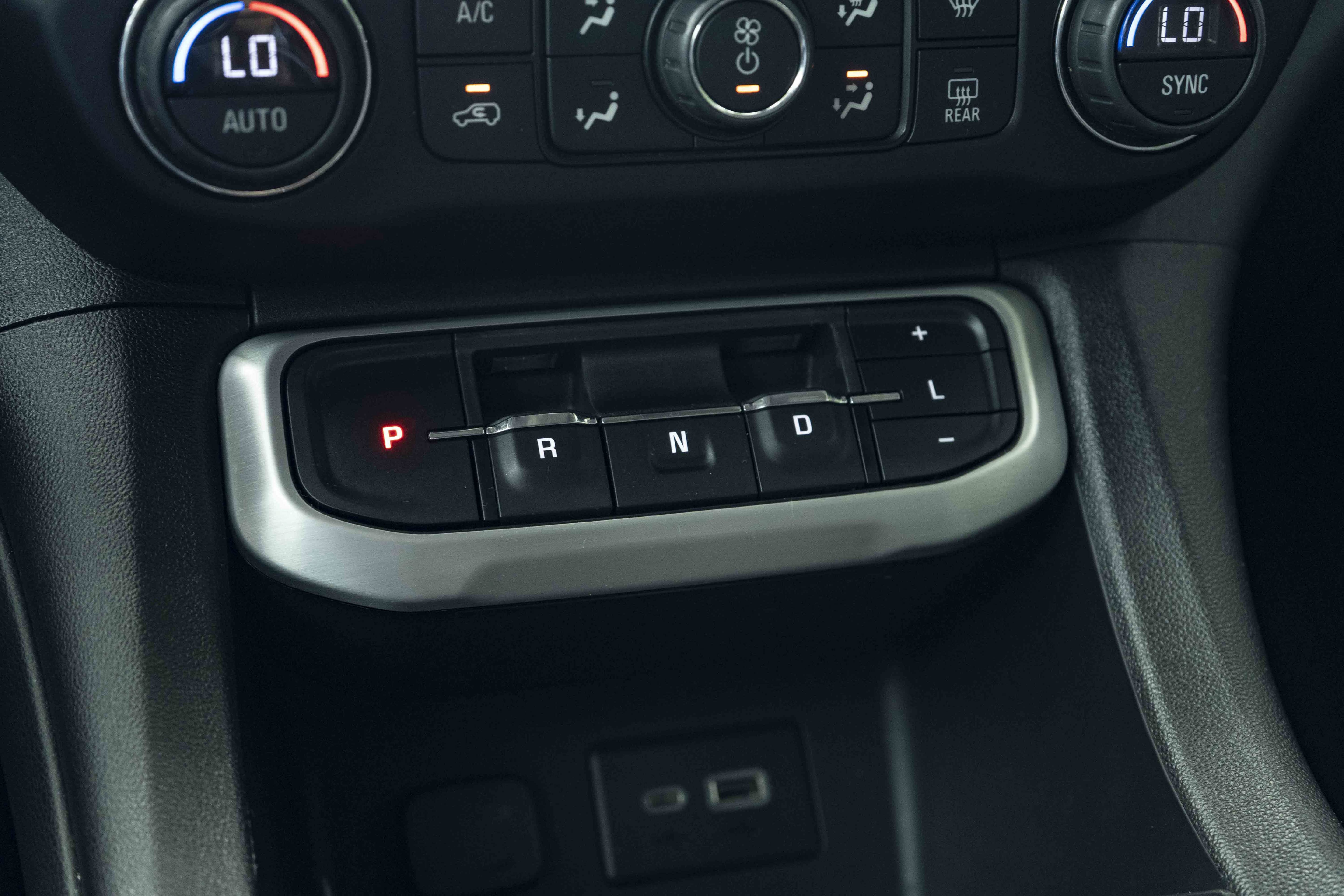 Used 2021 GMC Acadia SLE FWD image 33