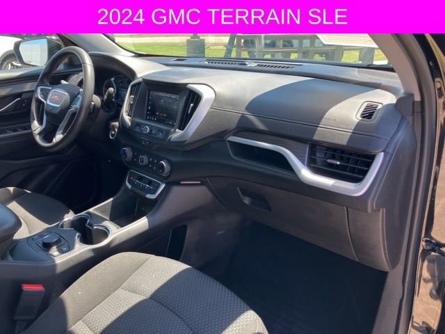 Used 2024 GMC Terrain SLE w/ Driver Convenience Package FWD image 10