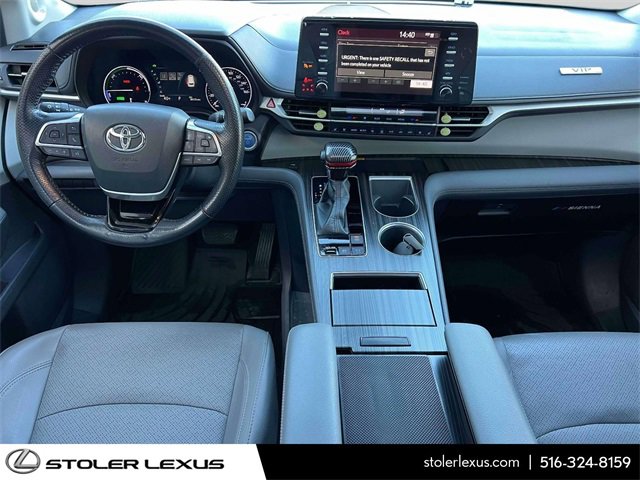 Used 2021 Toyota Sienna Limited image 17