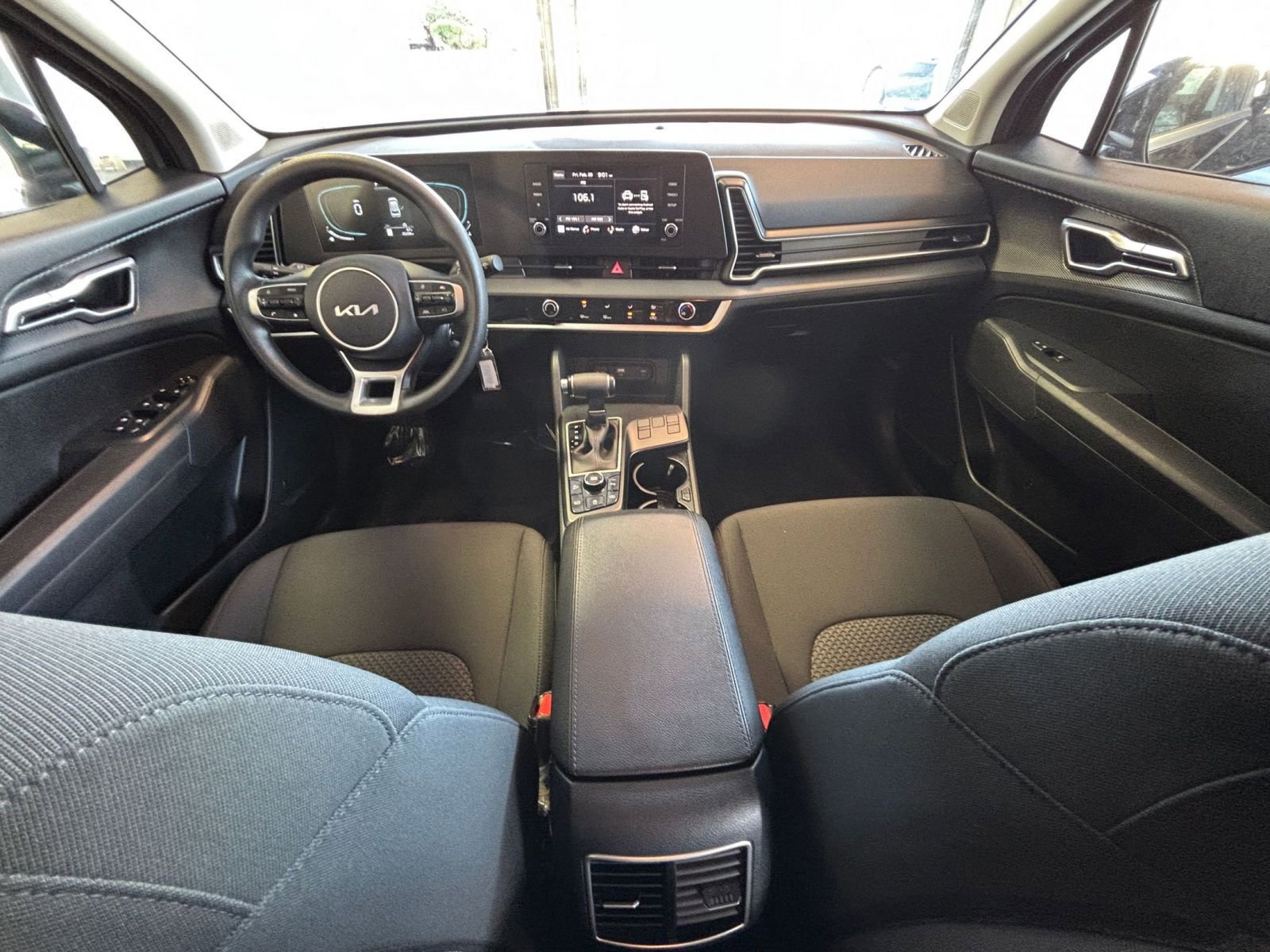 Used 2025 Kia Sportage LX image 37