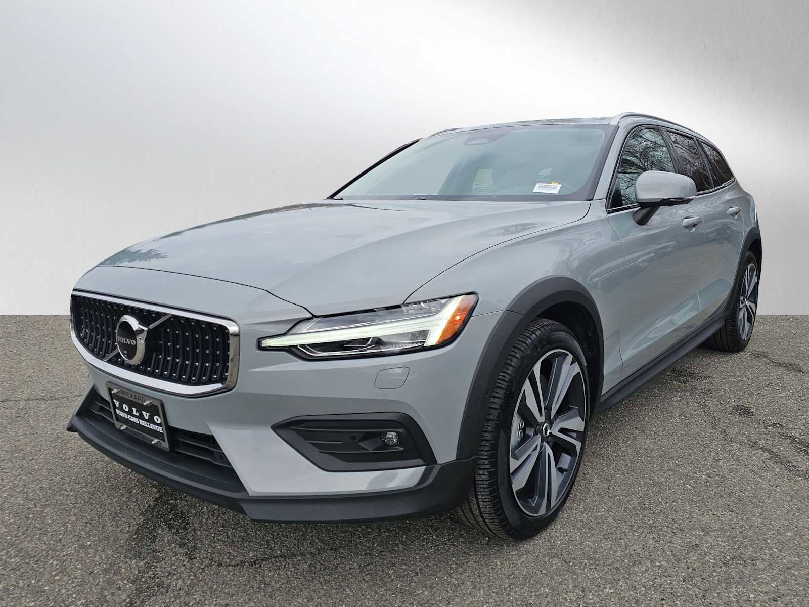 Certified 2025 Volvo V60 B5 Cross Country Plus image 7