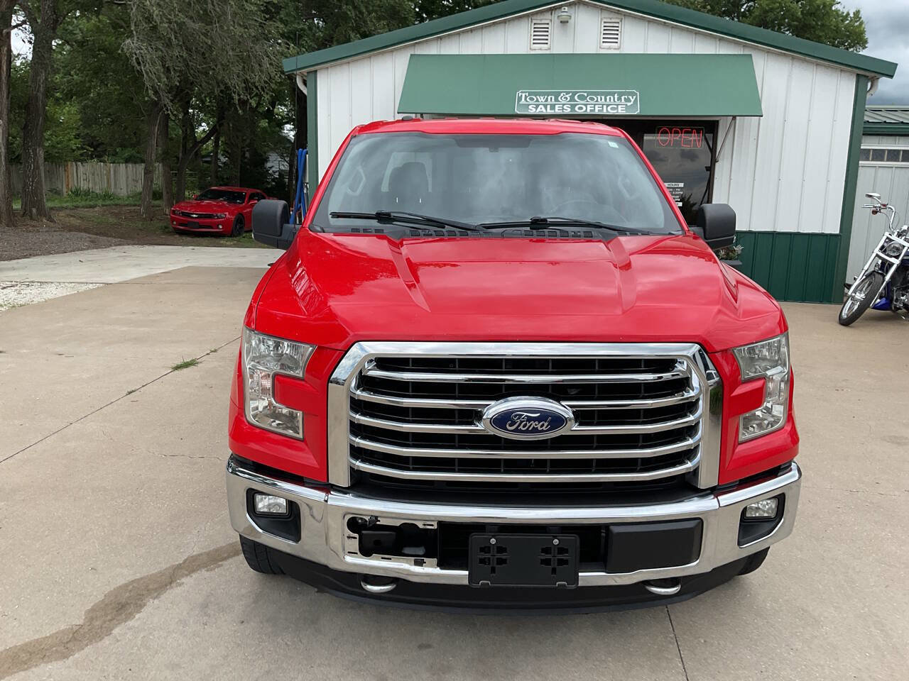 Used 2016 Ford F150 XLT w/ Equipment Group 302A Luxury image 4