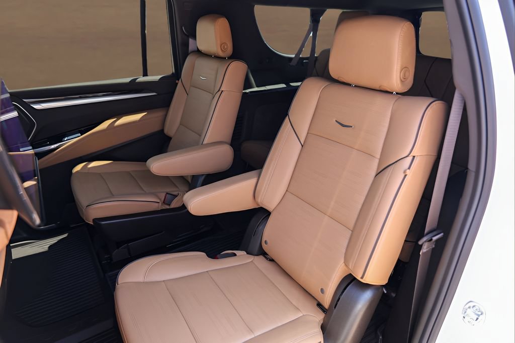 Certified 2025 Cadillac Escalade ESV Premium Luxury w/ Touring Package AWD/4WD image 23