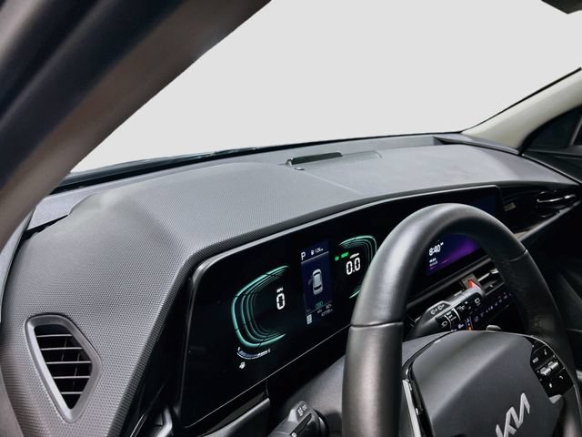 Used 2023 Kia Niro EX FWD image 9