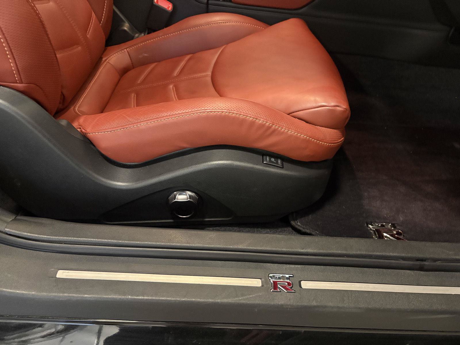 Used 2024 Nissan GT-R Premium w/ Premium Interior Package AWD/4WD image 37