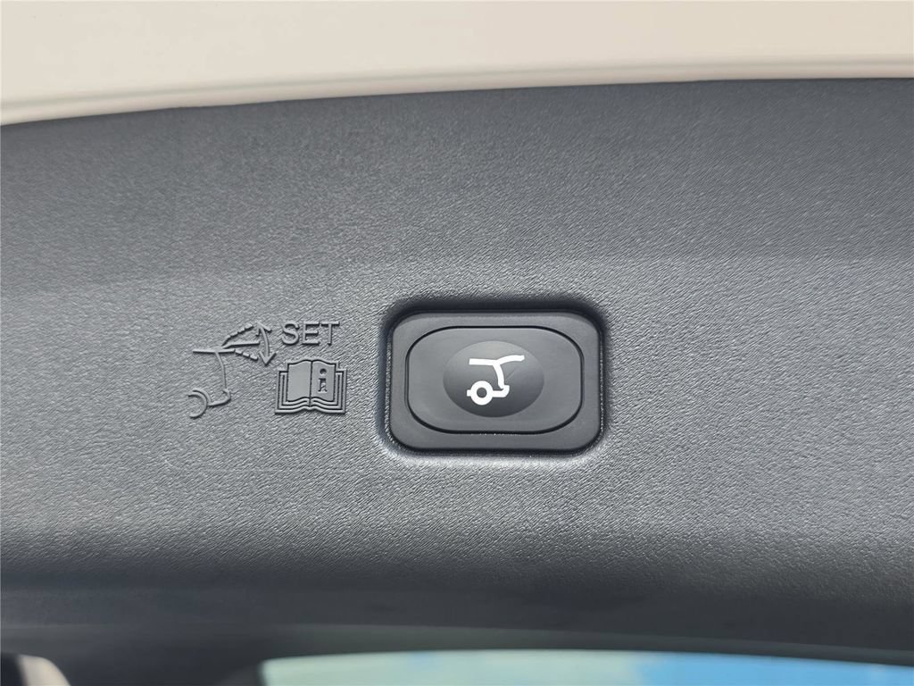 New 2026 Lincoln Nautilus Premier AWD/4WD image 24