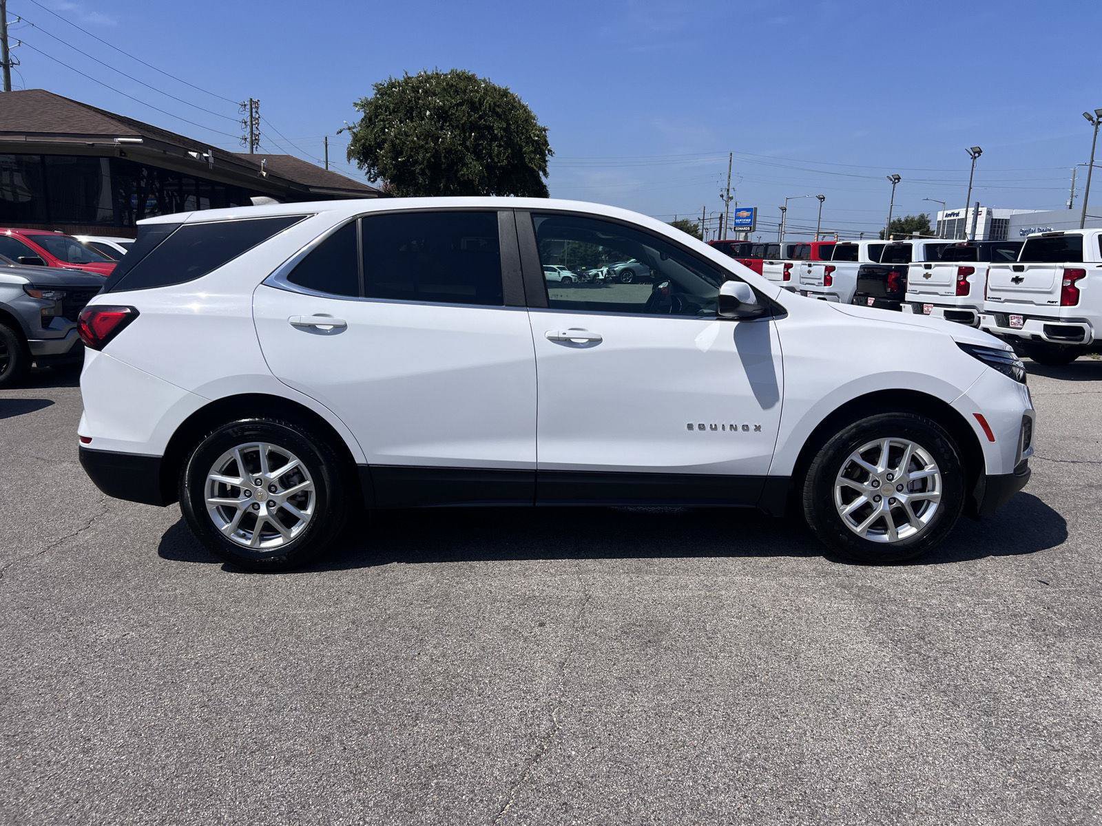 Used 2024 Chevrolet Equinox LT FWD image 34