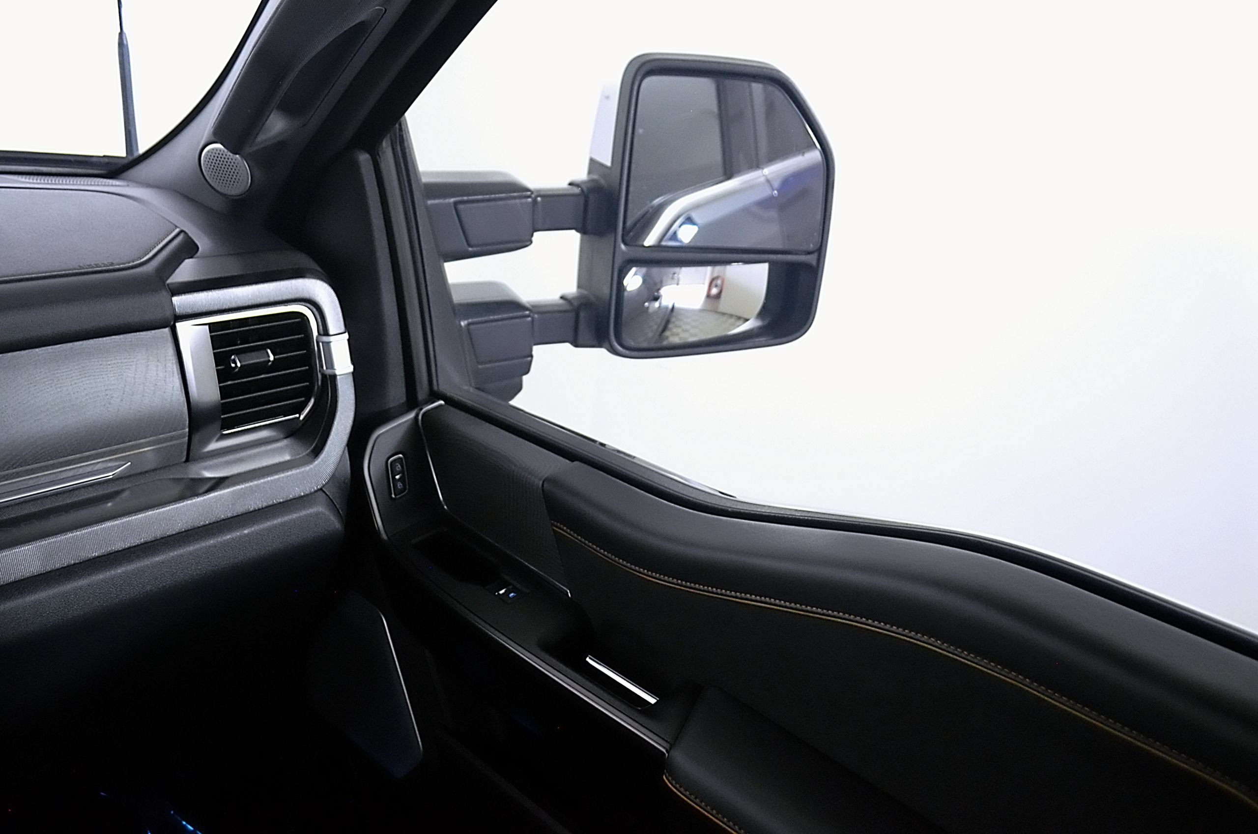 Used 2023 Ford F250 Platinum AWD/4WD image 23