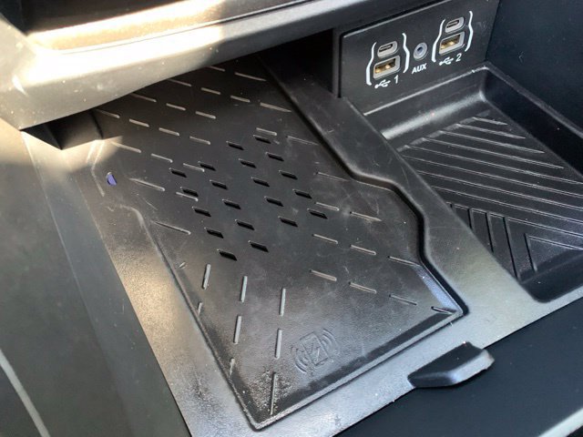 Used 2025 Chrysler Pacifica Limited FWD image 24