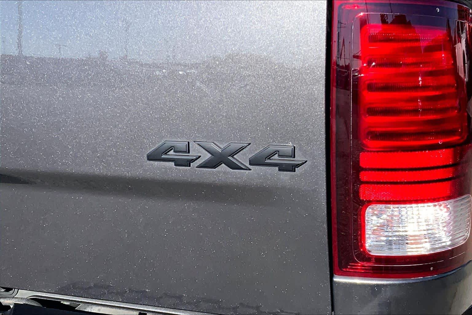 Used 2018 RAM 2500 Laramie w/ Sport Appearance Group AWD/4WD image 28