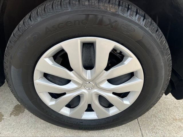 Used 2018 Toyota RAV4 LE AWD/4WD image 8
