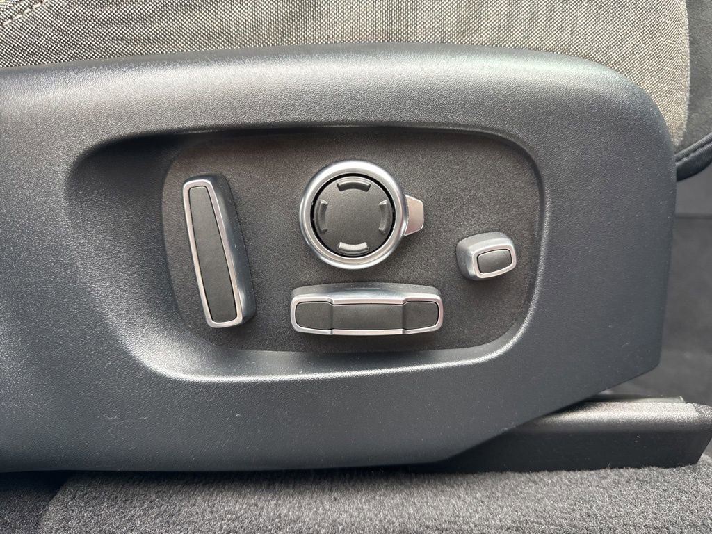 Used 2019 Land Rover Range Rover Velar R-Dynamic HSE image 29